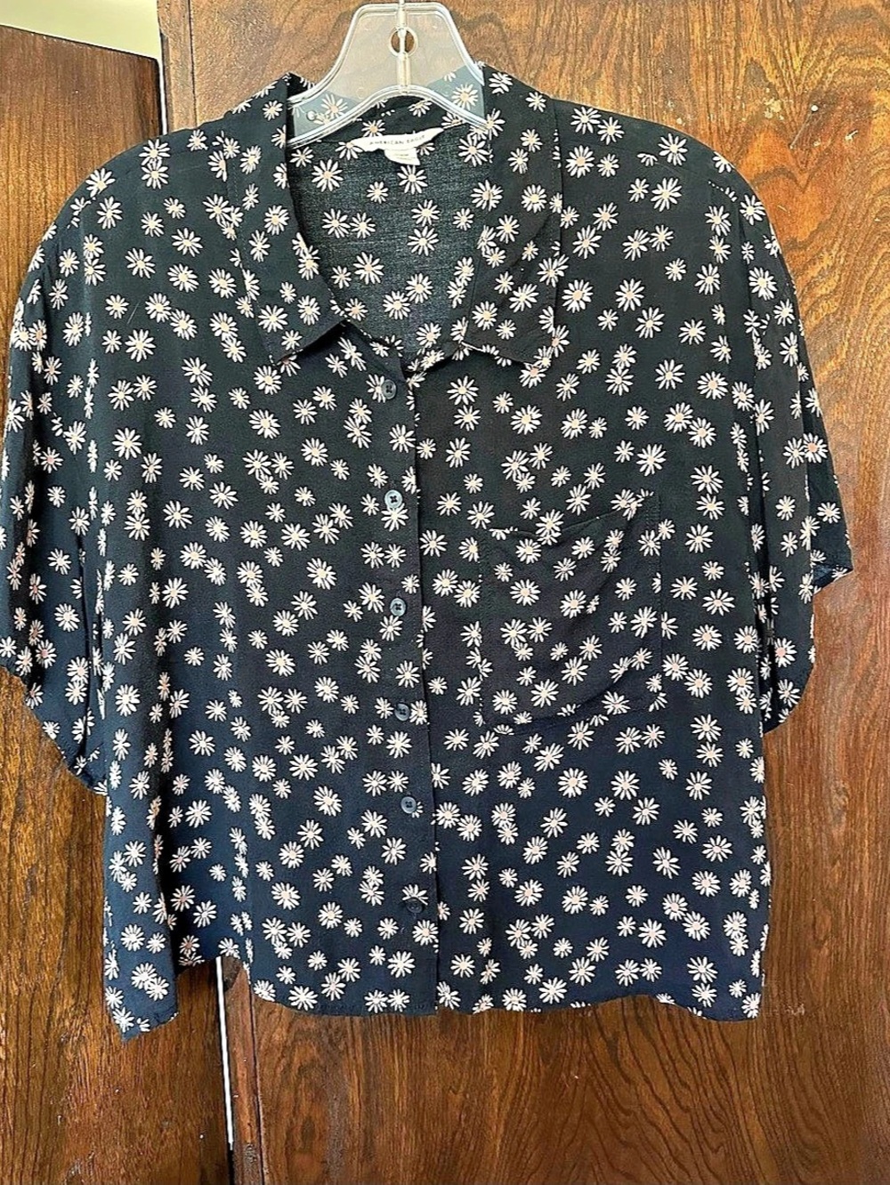 American Eagle Floral Daisy Button Down Crop Shirt in Black with Collar Size M